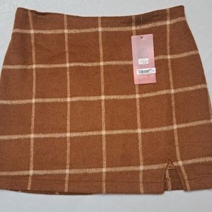Fashion on earth women's brown and white plaid mini skirt. Size L.